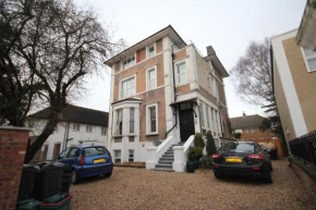 Great West Road Apartments  Flat C 